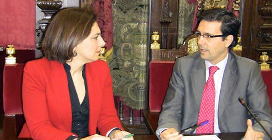 Los concejales del PSOE en el Ayuntamiento de Granada tras el anuncio de su propuesta.