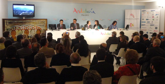 El presidente de CEAV, Rafael Gallego, ha presentado la cumbre en el marco de Fitur 2013.