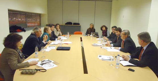La reunión mantenida por el Foro de Asociaciones de la Industria Española de Reuniones y Eventos en Fitur.
