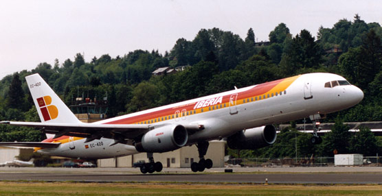 British obtiene un beneficio de las operaciones de 347 millones, mientras que Iberia pierde 351 millones.