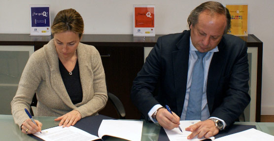 La directora general de la Fundación, Odile Rodríguez de la Fuente, y el presidente delICTE, Miguel Mirones.
