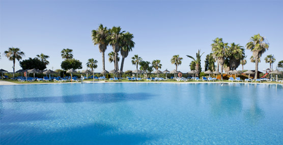 El hotel Confortel Islantilla abre sus puertas al público tras su cierre temporal durante los meses de invierno