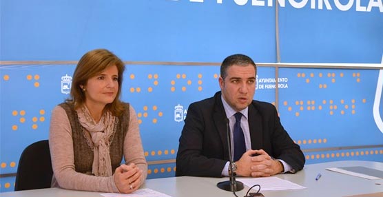 El presidente del Patronato de Turismo, Elias Bendodo, junto a la alcaldesa de Fuengirola, Esperanza Oña.