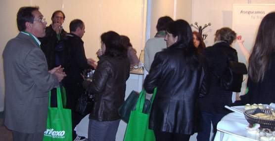 La feria exclusiva para agentes tuvo lugar en el Hotel Silken Al Andalus entre las 19.00 y las 23.00 horas.