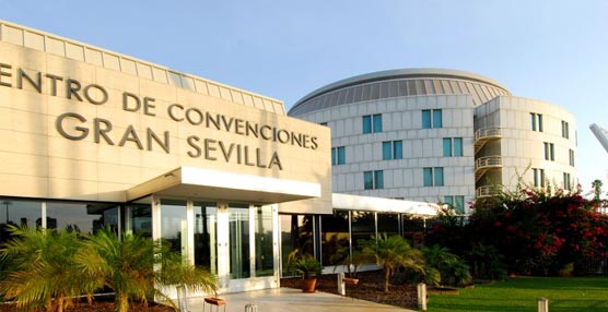 Entrada al centro de convenciones del hotel Barceló Renacimiento de Sevilla.