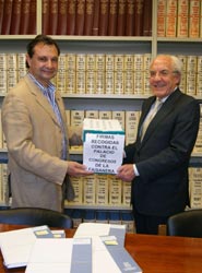 El alcalde de Segovia, Pedro Arahuetes, y el notario José María Olmos Clavijo.