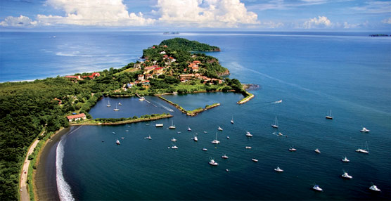 La confluencia del Mar Caribe y el Océano Pacífico favorecen el Turismo de crucero en Costa Rica.
