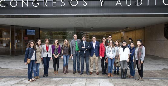 El grupo de agentes de Viajes El Corte Inglés a las puertas del Fórum Evolución.
