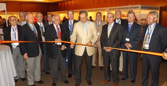 El director general de Turismo de la Comunidad de Madrid, Joaquín Castillo, inaugurando NexoBusiness 2013 junto a profesionales del Sector.