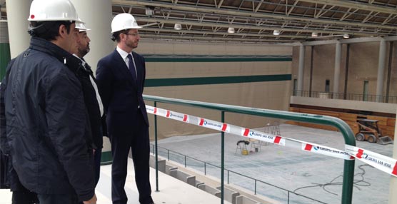 El alcalde de Vitoria, Javier Maroto, en su visita a las obras de la zona sur polideportiva.