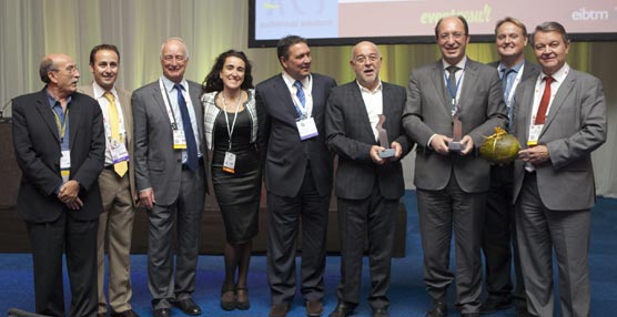 Los galardonados junto a los miembros de la Junta Directiva de SpainDMCs.