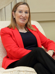 Ana Pastor es ministra de Fomento.