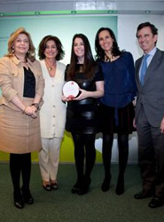 La secretaria de Estado de Empleo, Engracia Hidalgo; la alcaldesa de Madrid, Ana Botella; la responsable de RRHH de Ayre Hoteles en Barcelona, Vanessa Martín; la directora general de la Fundación Integra, Ana Muñoz y su presidente, Daniel Sada.