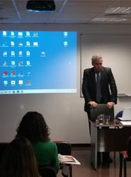 Carles Fabró durante su charla en la EIP de Barcelona.