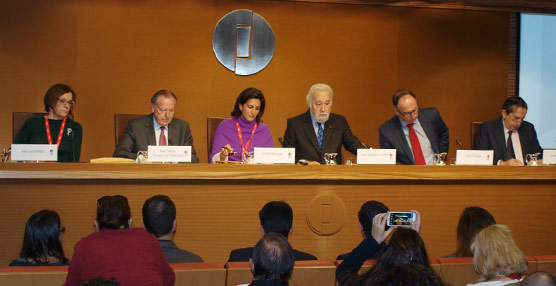 La directora de Fitur, Ana Larrañaga; el presidente de la junta de Ifema, José Mª Álvarez del Manzano;la secretaria de Estado de Turismo, Isabel Borrego; el presidente de Ifema, Luis Eduardo Cortés; y el director, Fermín Lucas.