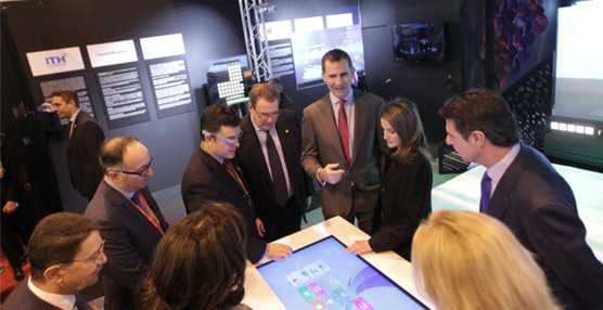 Los príncipes de Asturias conocen la habitación tecnológica del futuro durante su visita al stand de Fiturtech en Fitur