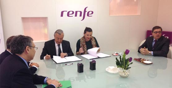 La firma del acuerdo entre Renfe y Elche para potenciar el Turismo de Congresos en la ciudad alicantina.