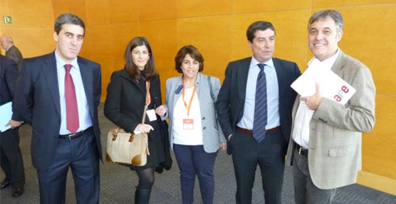 José Antonio Vicente (segundo por la derecha) con algunos miembros de la asociación.