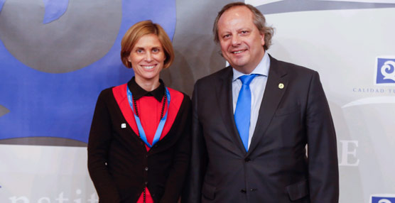 El presidente del ICTE, Miguel Mirones, con la secretaria de Turismo gallega, María Nava Castro.