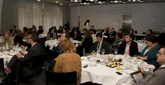 Los asistentes a la mesa redonda organizada por OPC Madrid.