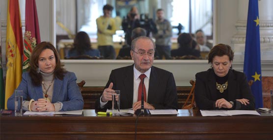 María del Mar Martín Rojo, Francisco de la Torre y Yolanda de Aguilar, durante la presentación del balance.
