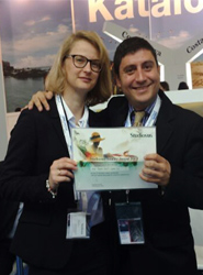 Nadine Evel, de Studiosus, junto a Javier Sevilla, director comercial de Fuerte Hotels.