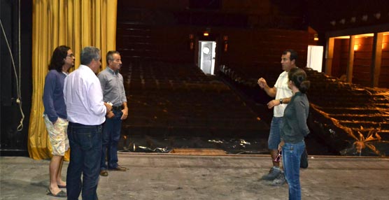 La visita de Mario Cabrera, Edilia Pérez y Pedro Martínez a las obras del Auditorio Municipal de Gran Tarajal.