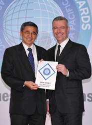 La entrega del premio a Qatar Airways.