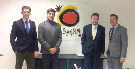 La delegación burgalesa en Bruselas, encabezada por el alcalde la ciudad y el gerente de la Oficina de Congresos.
