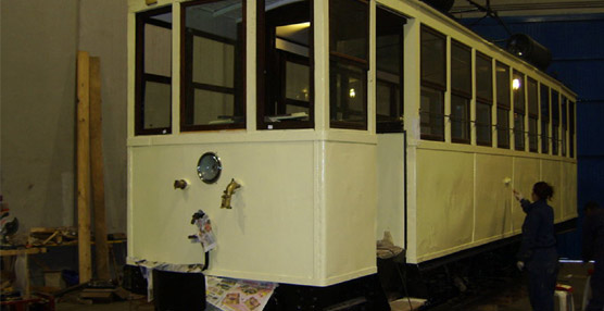 Trabajos de restauración del tranvía.