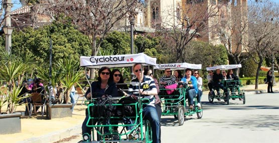 El grupo de profesionales suecos en su visita a la ciudad de Sevilla.