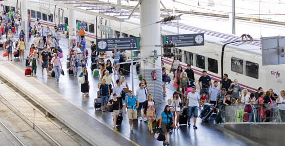El transporte aéreo doméstico crece con mayor intensidad que el AVE-Larga Distancia por primera vez desde el inicio de 2011