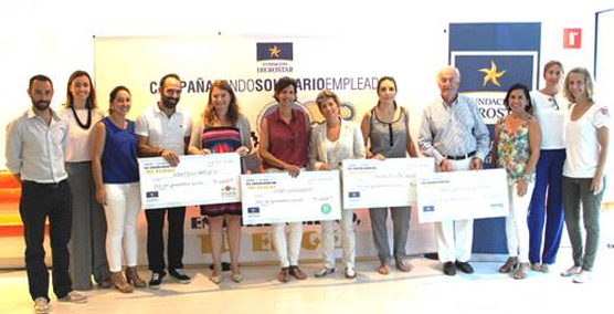 Los empleados de Iberostar entregan un cheque solidario a cuatro organizaciones no gubernamentales de Baleares