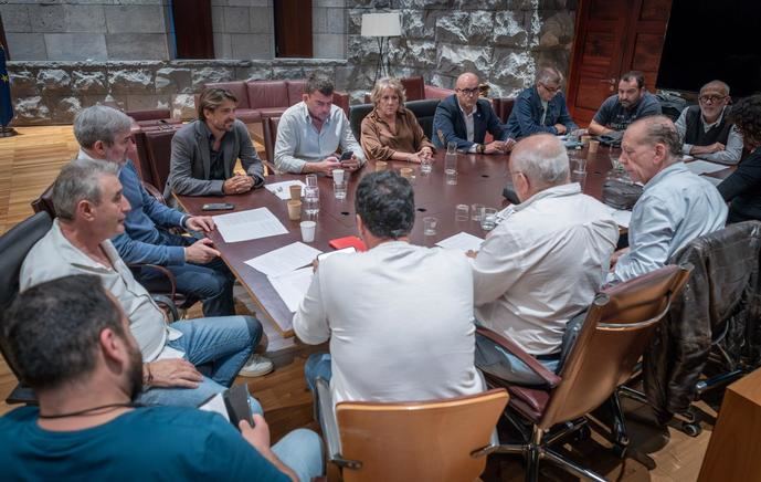 Los sindicatos hosteleros tinerfeños rechazan un alza salarial del 6% este 2025
