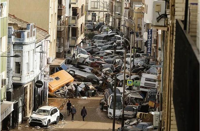 Las agencias de viaje canarias donan 5.650 euros a las agencias valencianas