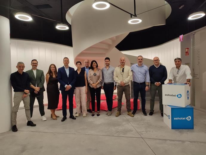 La iniciativa de buses a demanda de Ashotel reduce un 79% las emisiones de CO2