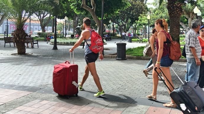 Más de 53 millones de turistas visitan España hasta julio y gastan casi un 19% más