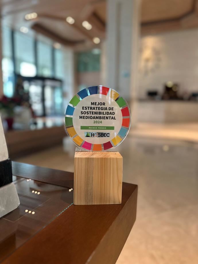 El Hotel Las Arenas recibe un premio a la sostenibilidad por parte de Hosbec