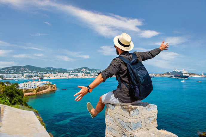 Siete de cada 10 espan&#771;oles viajara&#769;n durante sus vacaciones de verano