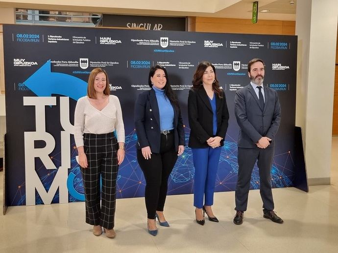 La Secretaria de Estado de Turismo, Rosana Morillo, ha inaugurado en Irún el Primer Encuentro de la Industria Turística de Gipuzkoa