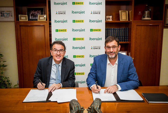La ONCE e Iberojet firman un convenio en pro de la accesibilidad