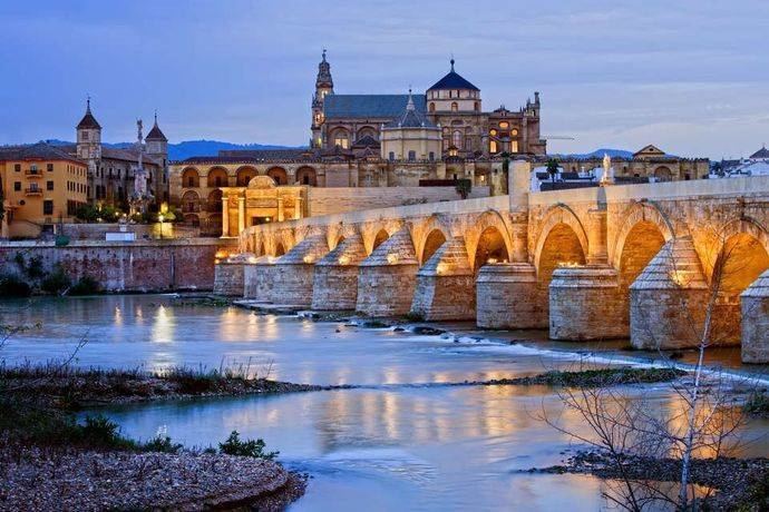 Las pernoctaciones hoteleras en Andalucía suben un 10,5% en el primer semestre