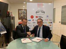 Momento de la firma entre Hostelería de España y Prosegur Cash.