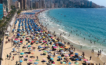 Los hoteles de Benidorm cierran agosto con una ocupación del 93%