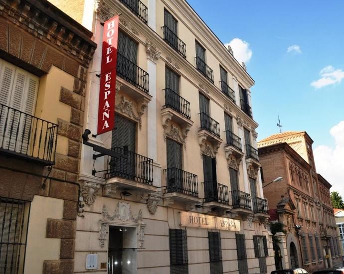 Las pernoctaciones hoteleras caen casi un 9% en marzo, influidas por Semana Santa
