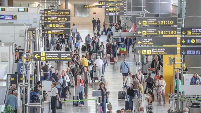 Los aeropuertos españoles registran casi un 6% más vuelos en noviembre