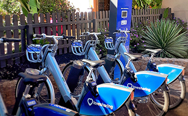 Elba Lucía ofrece un nuevo servicio de alquiler de bicicletas eléctricas