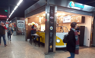 Ilunion lleva al intercambiador de Nuevos Ministerios un 'food truck'