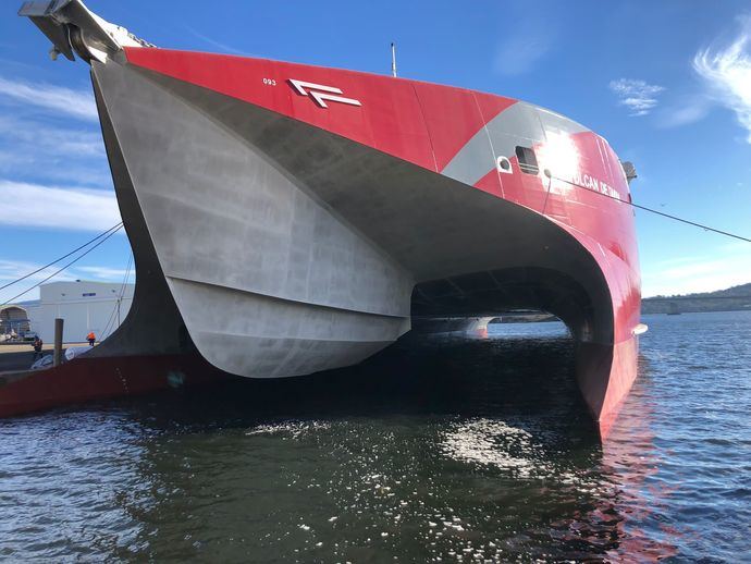 La naviera Armas Trasmediterránea se asienta en Canarias