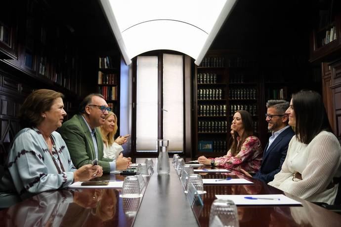 Reunión entre todas las partes.